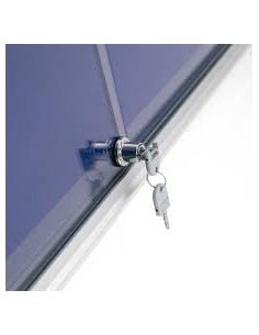 Vitrina con puertas correderas y fondo tapizado