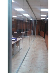 Mampara divisoria acristalada
