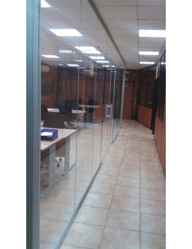 Mampara divisoria acristalada