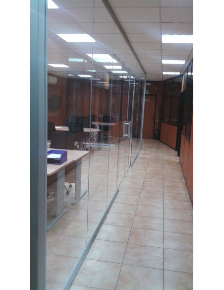 Mampara divisoria acristalada