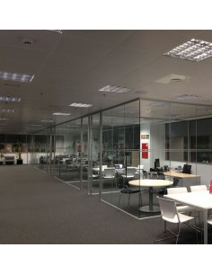 Mampara divisoria acristalada