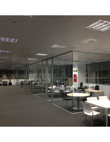 Mampara divisoria acristalada