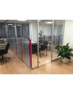 Mampara divisoria acristalada