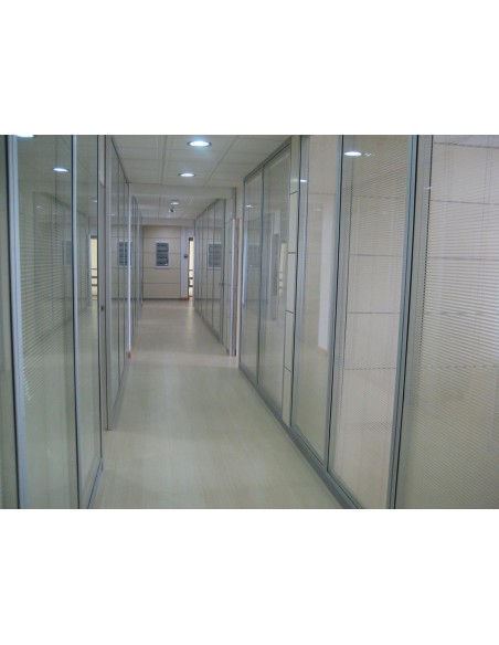 Mampara divisoria acristalada