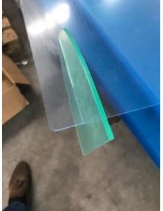 Mampara protectora económica con ventana