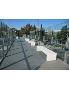 Banco de exterior fabricado en piedra