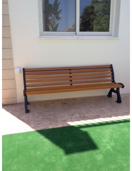 Banco para exterior de 2000 mm de longitud, con pletina central de refuerzo.