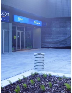 Papelera de exterior en acero con ranuras