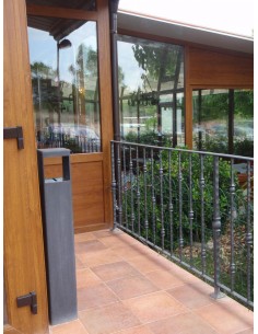 Cenicero de pie para exterior