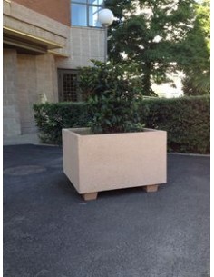 Jardinera de piedra rectangular