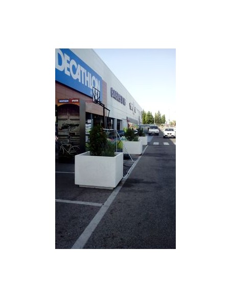 Jardinera de piedra rectangular