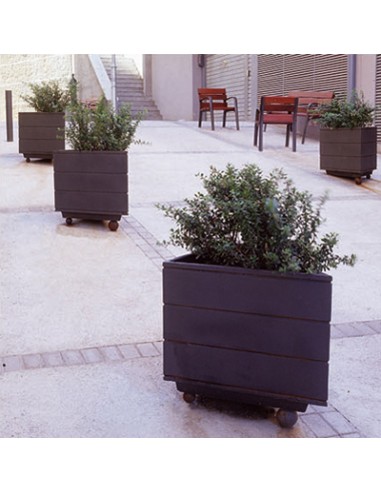 Jardinera de fundición para esquina