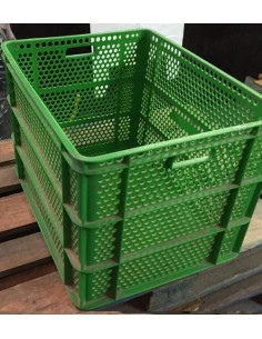 Caja apilable rejillada con fondo liso 620x474x535 mm.