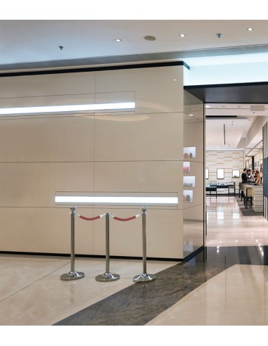 Postes plateados para cordón