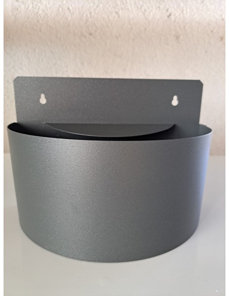 Cenicero metálico semicircular a pared