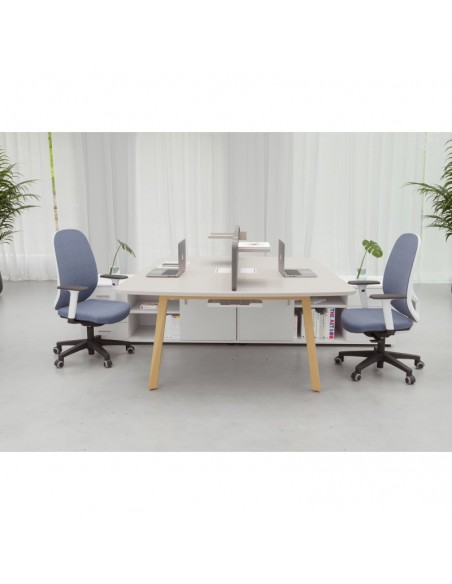 Mesa de oficina Nórdica con patas inclinadas