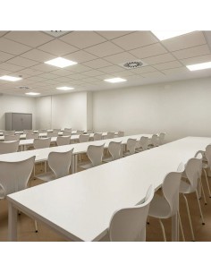 Mesa versátil para colectividades