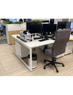 Mesa de oficina de diseño... 2