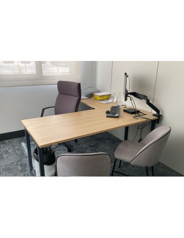 Mesa de oficina de diseño actual...