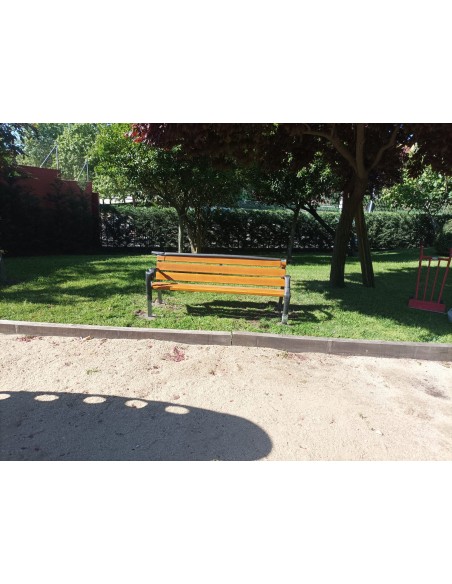 Banco de exterior de madera tropical