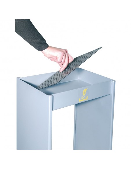 Cenicero de pie con arena