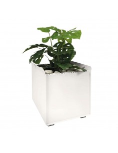 Jardinera metálica para uso en interiores