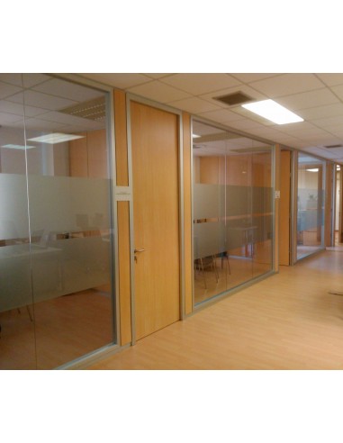 Mampara divisoria acristalada
