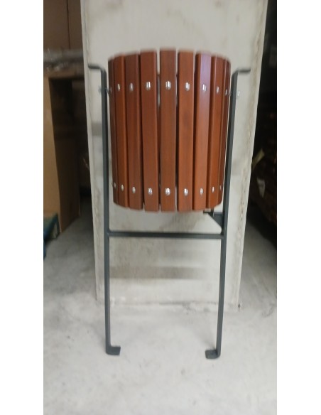 Papelera de exterior abatible en madera tropical