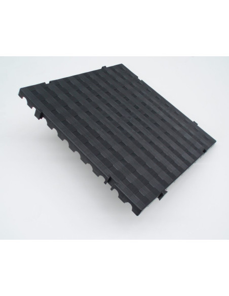 Tarima de plástico de 50x50x2,5 cm.