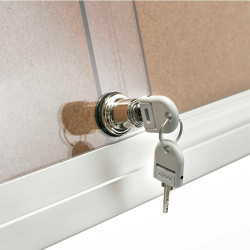 Vitrina de corcho con puertas y llave