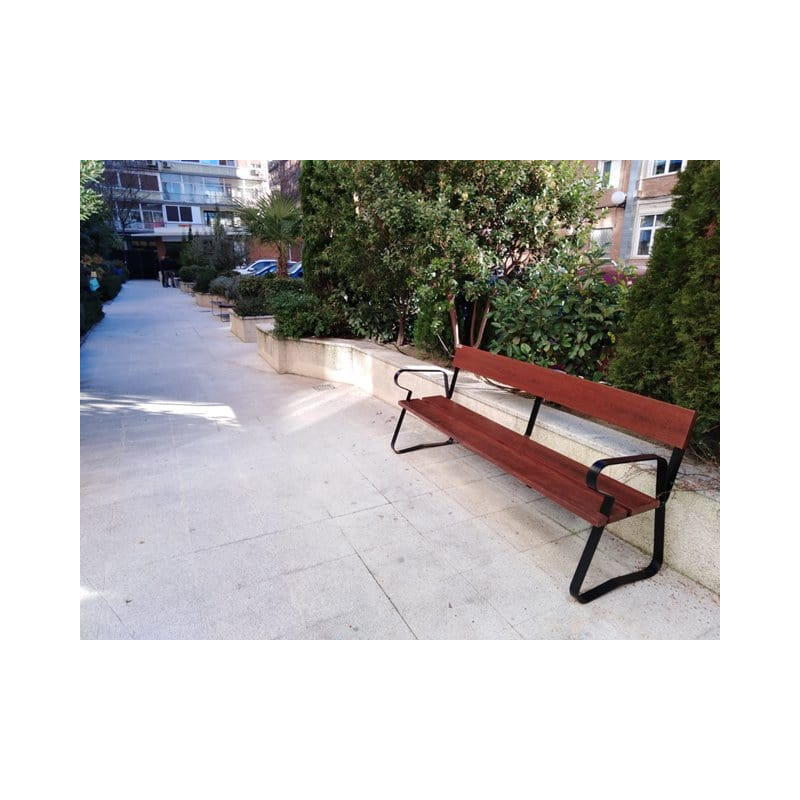 Banco para exterior de madera tropical con apoyabrazos